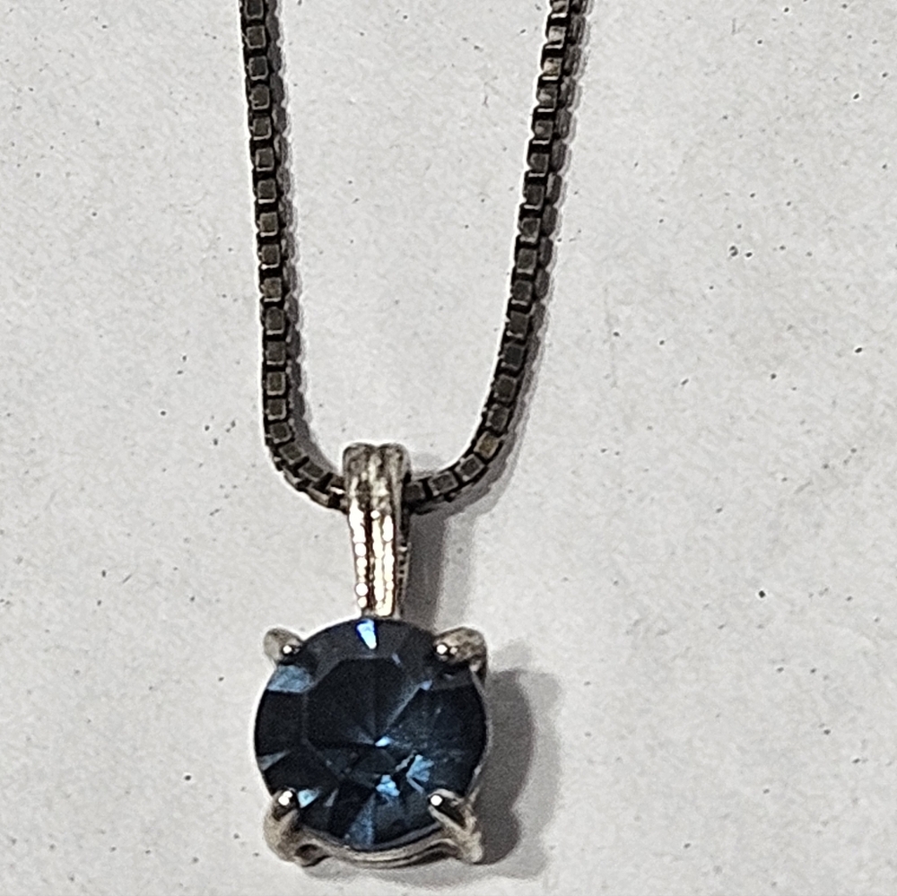 LCI Liz Claiborne Blue Stone Pendant Necklace